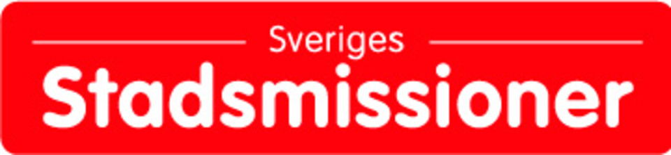 Logotyp för Sveriges Stadsmissioner, vit text på röd botten.